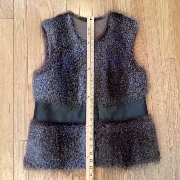 Fur Vest, authentic nutria fur, fits medium - Picture 5 of 7